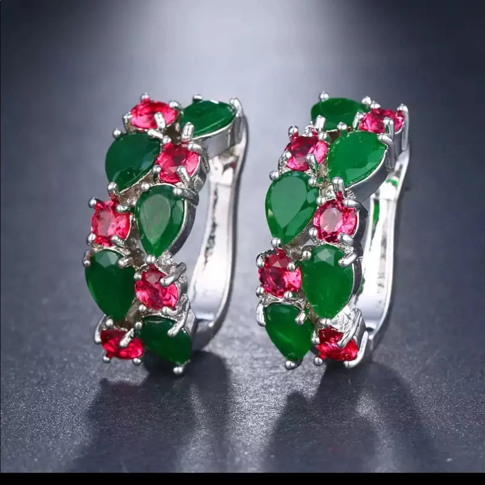 New Women’s 925 Silver Round  Hearts CZ Earrings - Picture 2 of 2